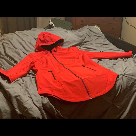 Apple Red Calvin Klein Hooded Raincoat-Size XL Reg - Picture 2 of 5
